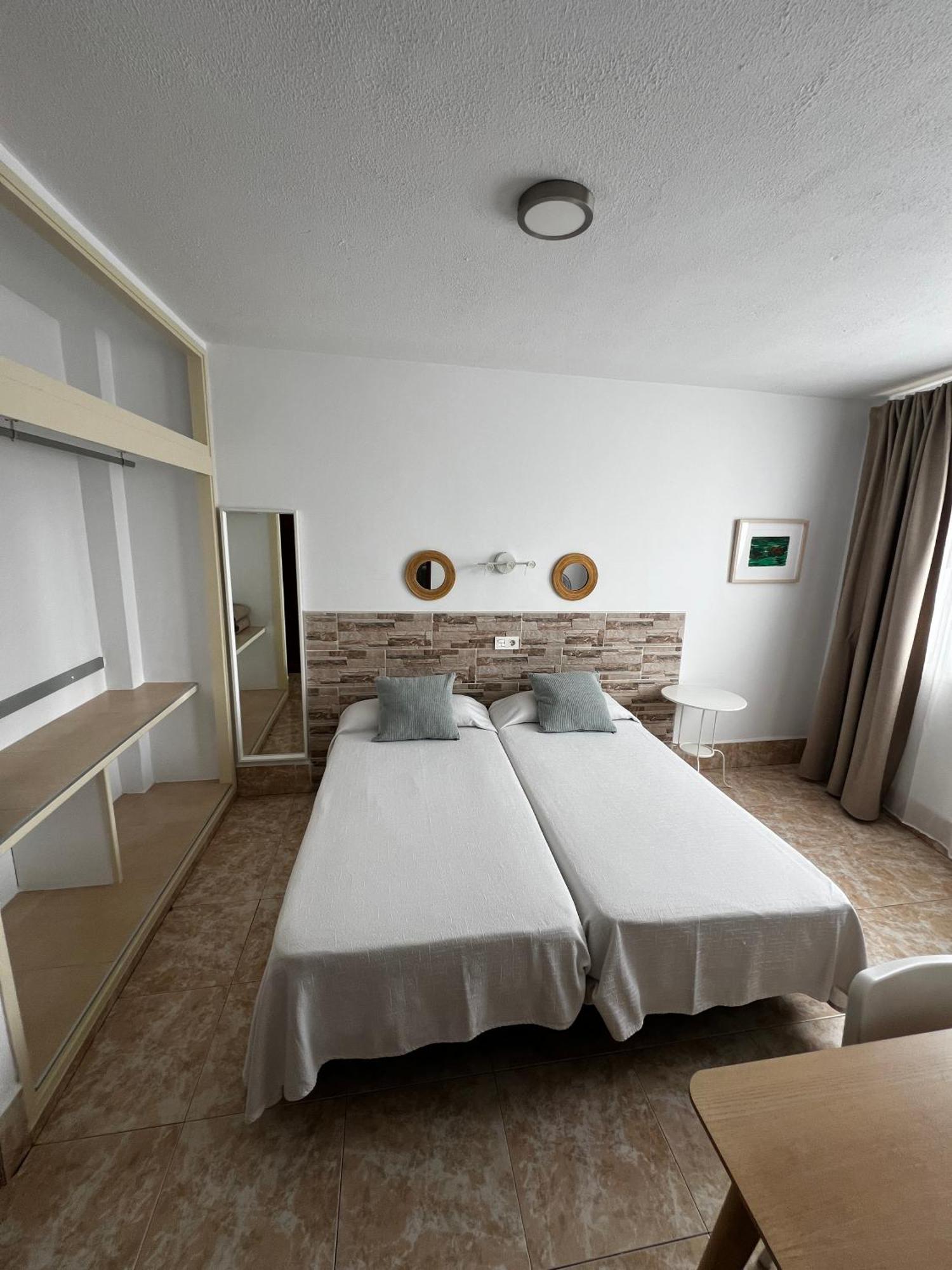 Hostal Residencia Cardona Arrecife  Ngoại thất bức ảnh