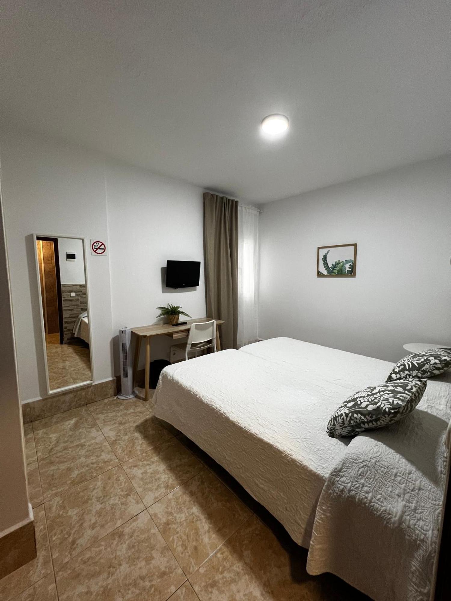 Hostal Residencia Cardona Arrecife  Ngoại thất bức ảnh