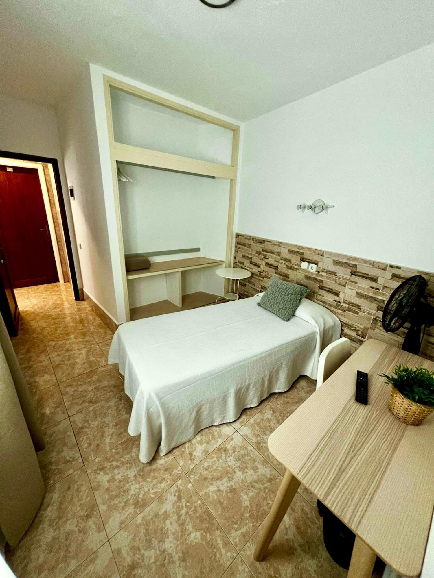 Hostal Residencia Cardona Arrecife  Ngoại thất bức ảnh
